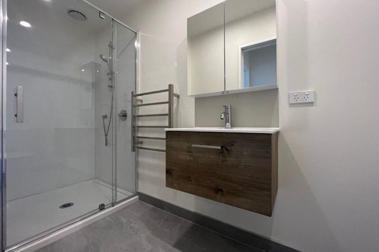 Photo of property in 2/327 Glengarry Road, Glen Eden, Auckland, 0602