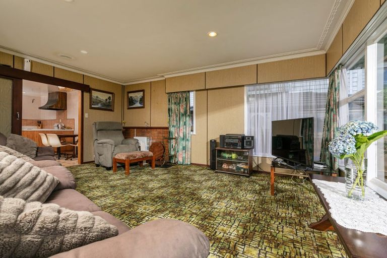 Photo of property in 11 Kingdale Road, Henderson, Auckland, 0610
