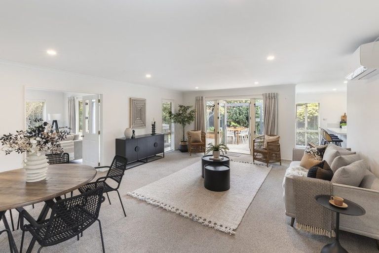 Photo of property in 1 Oaktree Lane, Bishopdale, Christchurch, 8053