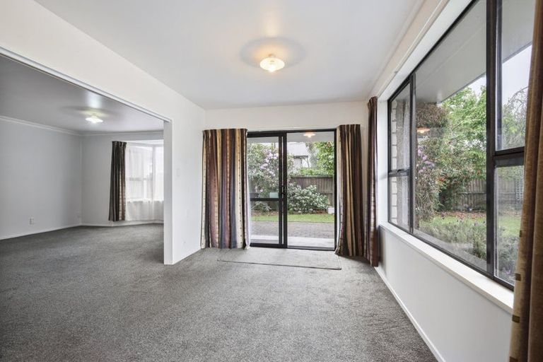 Photo of property in 2/181 Wairakei Road, Bryndwr, Christchurch, 8053