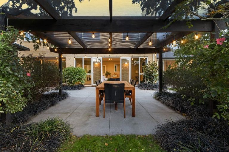 Photo of property in 14 Roderick Alleyn Lane, Papanui, Christchurch, 8052