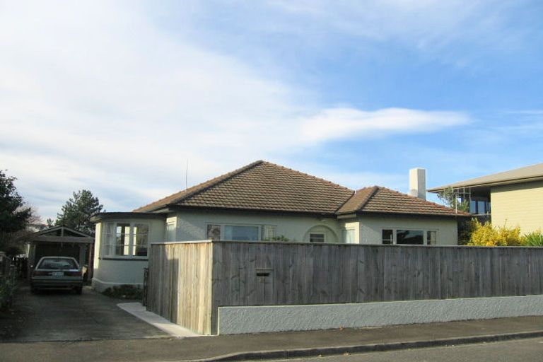 Photo of property in 21 Selwyn Road, Hospital Hill, Napier, 4110