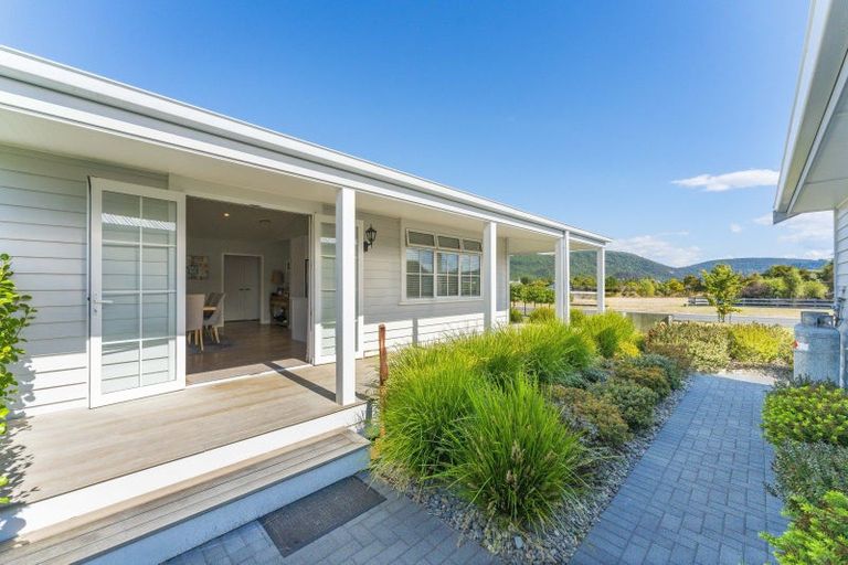 Photo of property in 8 Pukatea Lane, Kinloch, Taupo, 3377