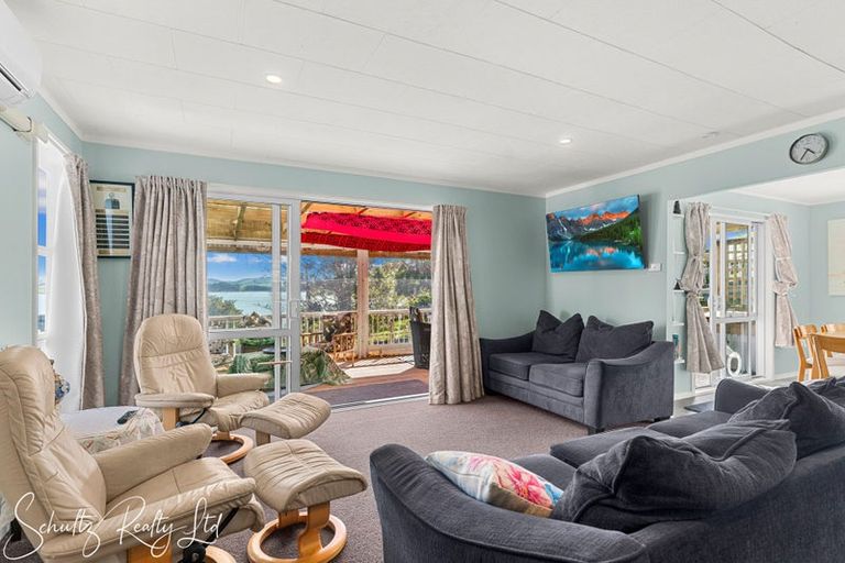 Photo of property in 10 Oxford Street, Whakapirau, Maungaturoto, 0583