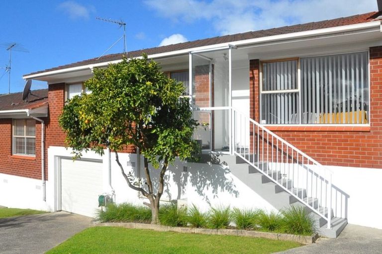 Photo of property in 2/21 Quebec Road, Milford, Auckland, 0620