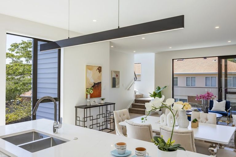 Photo of property in 17a John Jennings Drive, Oteha, Auckland, 0632