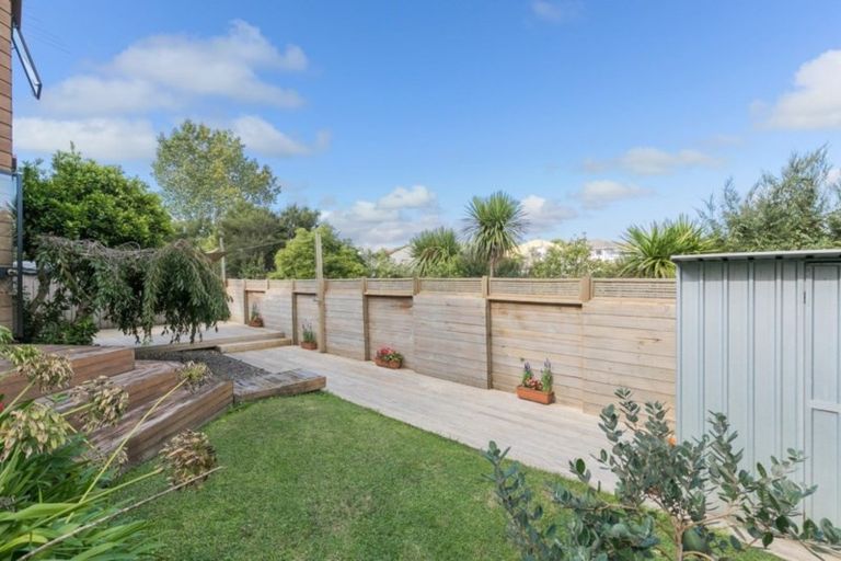 Photo of property in 2/60 Centorian Drive, Windsor Park, Auckland, 0632