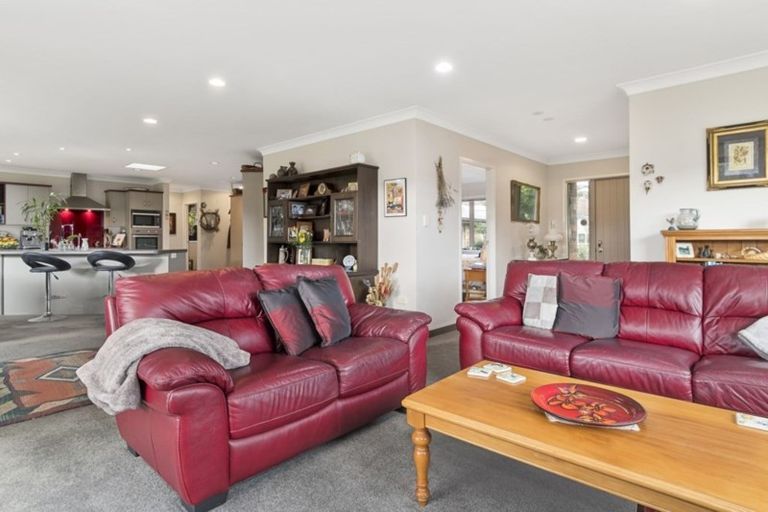 Photo of property in 1 Mckenna Lane, Omokoroa, 3114