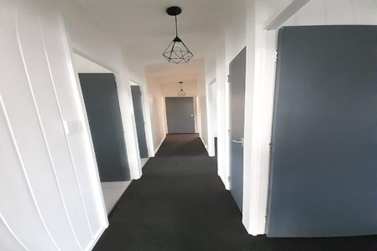 Photo of property in 60 Norana Road, Timberlea, Upper Hutt, 5018