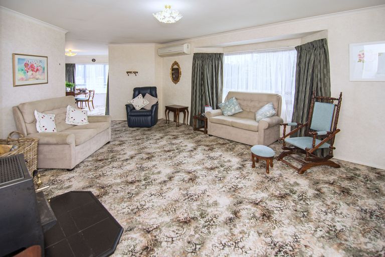 Photo of property in 228 High Street North, Carterton, 5713