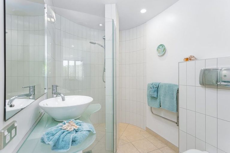 Photo of property in 88 Grovenor Drive, Orewa, 0931