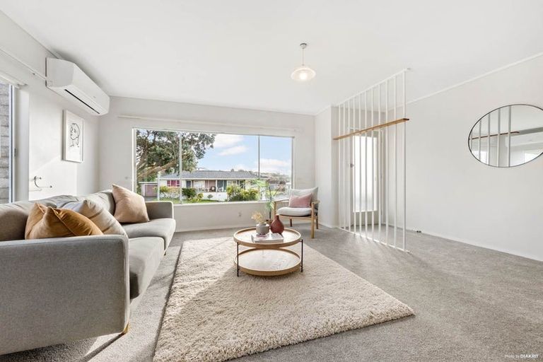 Photo of property in 1/49 Manhattan Heights, Glendene, Auckland, 0602