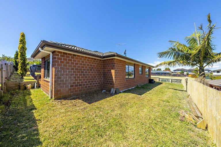 Photo of property in 28 Saralee Drive, Manurewa, Auckland, 2105