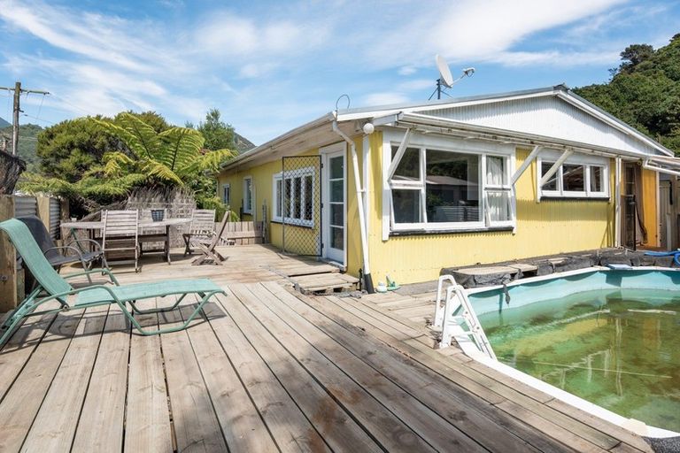 Photo of property in 85 Broadway, Picton, 7220