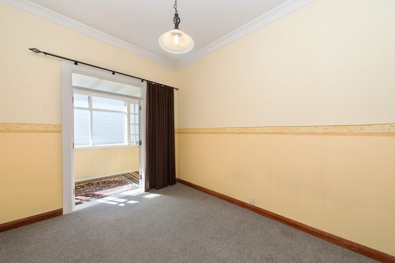 Photo of property in 169 Featherston Street, Palmerston North, 4410