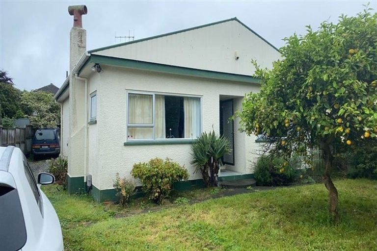 Photo of property in 16 Dale Road, Raumati South, Paraparaumu, 5032