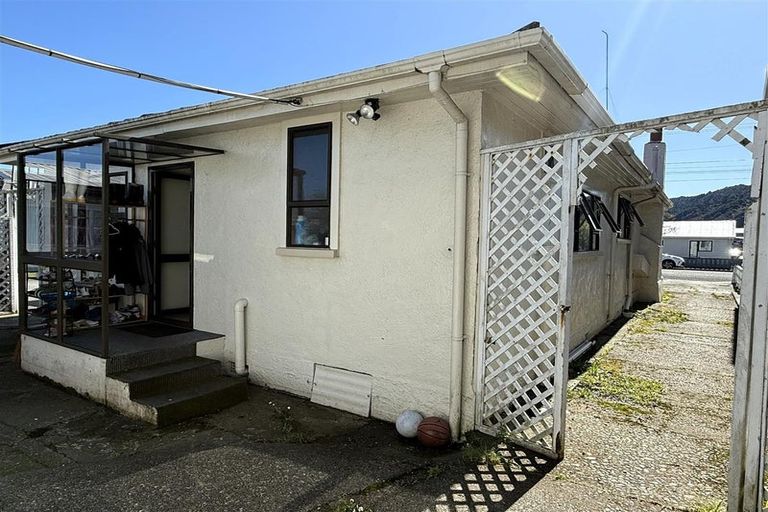 Photo of property in 18 Murray Street, Greymouth, 7805