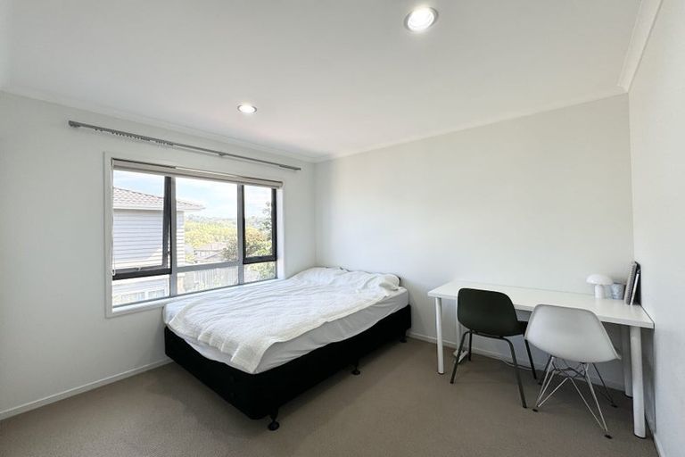 Photo of property in 61d Fields Parade, Oteha, Auckland, 0632
