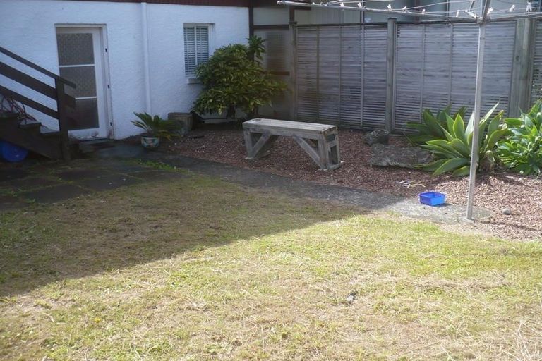 Photo of property in 2/1b Divich Avenue, Te Atatu South, Auckland, 0610