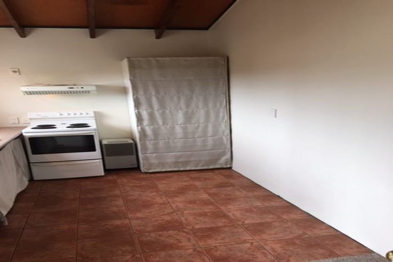 Photo of property in 15 Van Dyke Place, West Harbour, Auckland, 0618