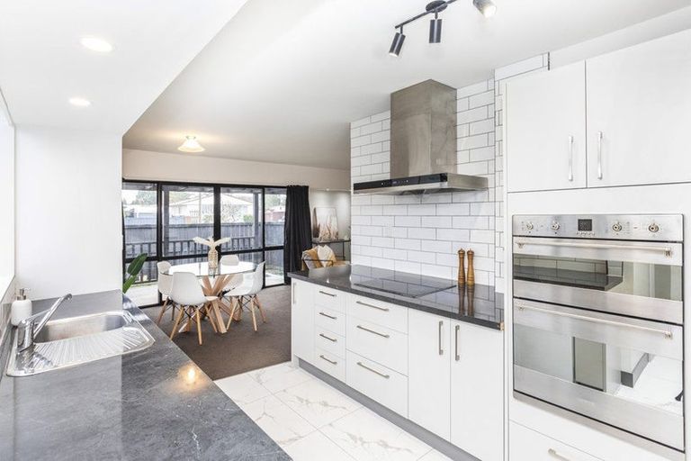 Photo of property in 10 Inca Place, Redwood, Christchurch, 8051