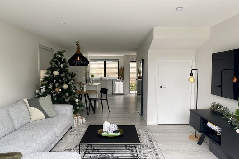 Photo of property in 6/15 Chivalry Road, Glenfield, Auckland, 0629