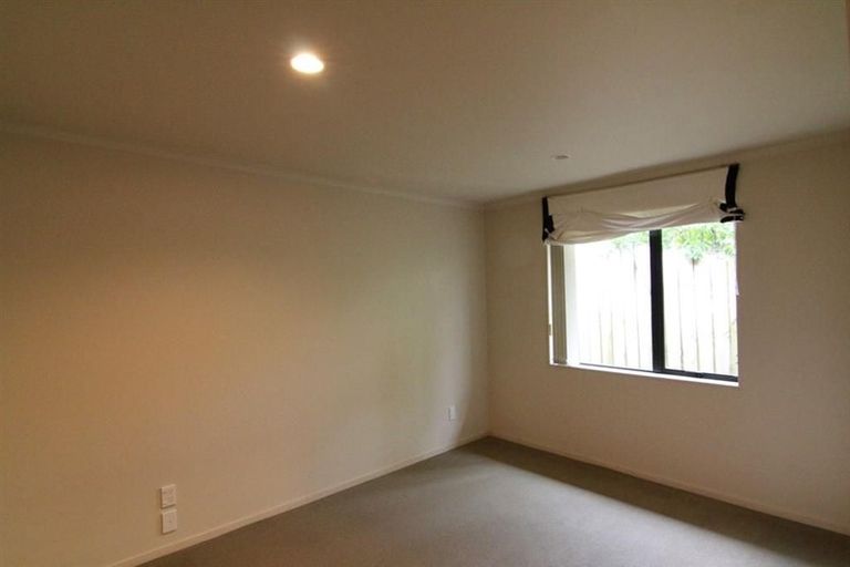 Photo of property in 28 Nimstedt Avenue, Oteha, Auckland, 0632