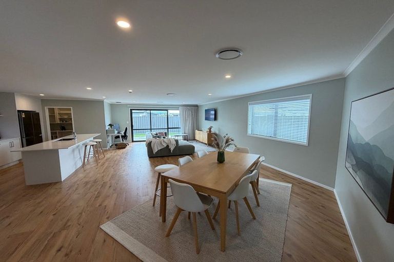 Photo of property in 11 Tutira Place, Poraiti, 4112