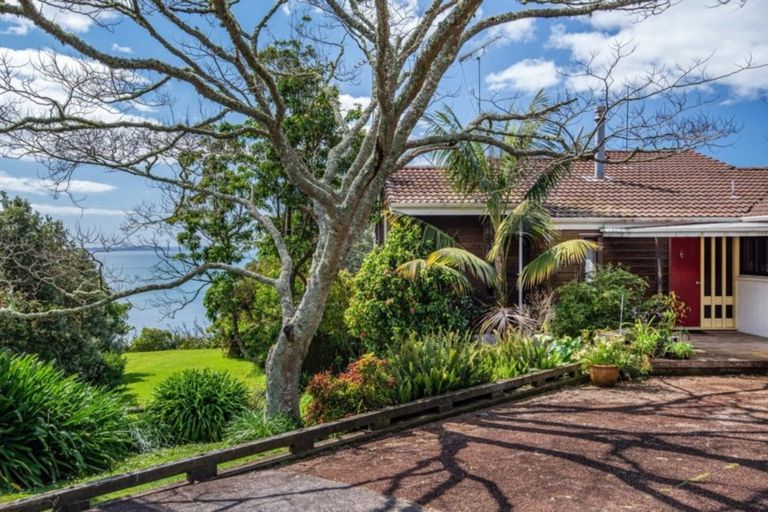 Photo of property in 3 Lea Place, Stanmore Bay, Whangaparaoa, 0932