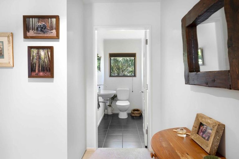 Photo of property in 424 Tararua Road, Levin, 5571