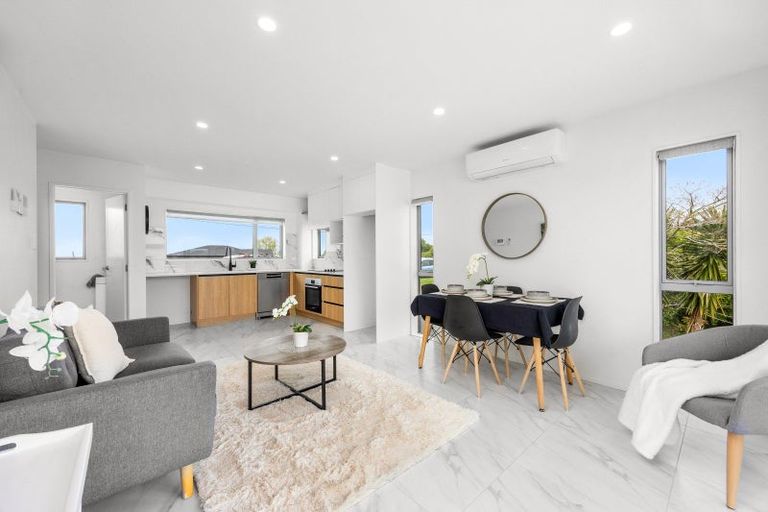 Photo of property in 298a Sunset Road, Windsor Park, Auckland, 0632