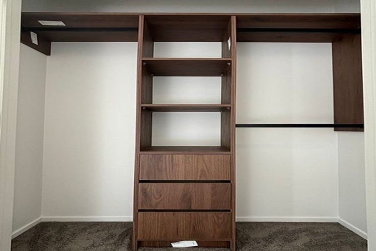 Photo of property in 5 Prevost Lane, Oteha, Auckland, 0632