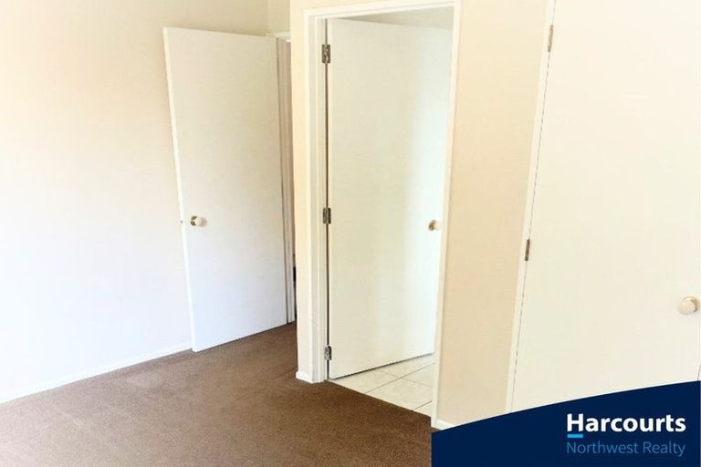 Photo of property in 31 Broadfield Street, Massey, Auckland, 0614