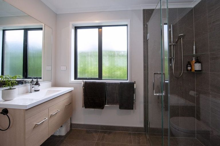 Photo of property in 11 Whero Way, Wainui, Silverdale, 0992