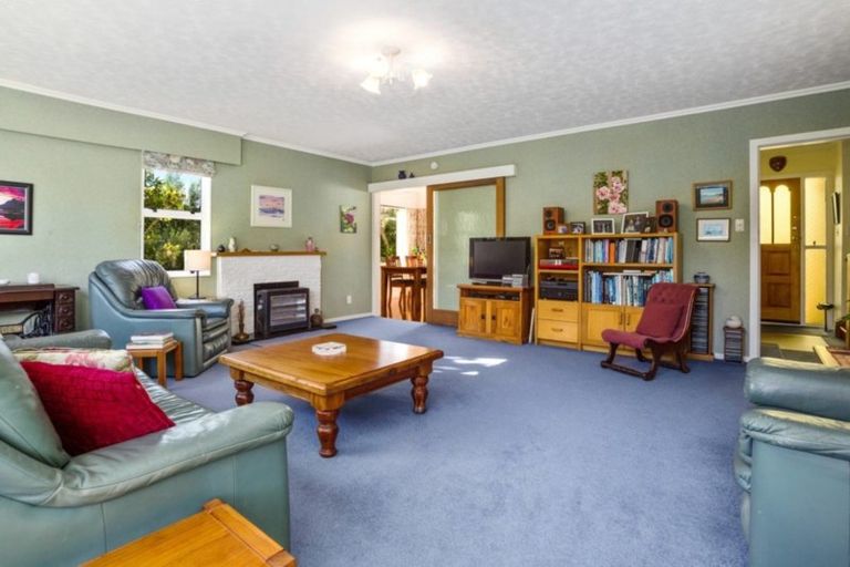 Photo of property in 55 Saint Johns Terrace, Tawa, Wellington, 5028