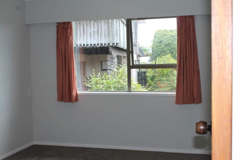 Photo of property in 2/33 Tyrian Close, Half Moon Bay, Auckland, 2012