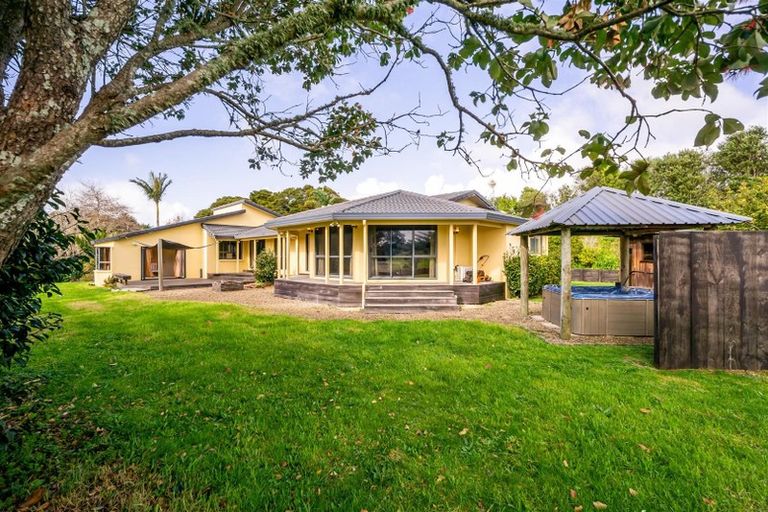 Photo of property in 166 Holmes Road, Waiuku, 2682