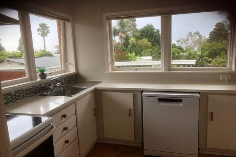 Photo of property in 2/13 Dakota Avenue, Beach Haven, Auckland, 0626