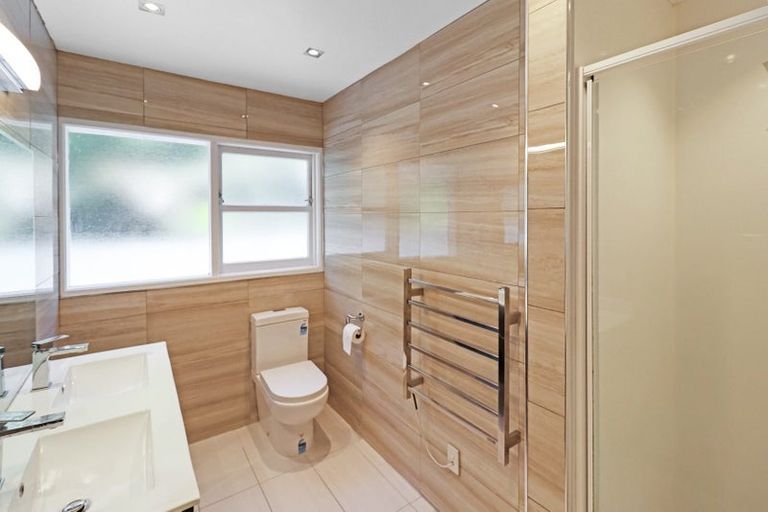 Photo of property in 19 Churton Drive, Churton Park, Wellington, 6037