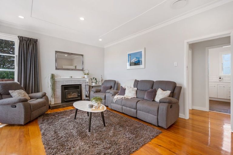 Photo of property in 174 Seaview Road, Westown, New Plymouth, 4310