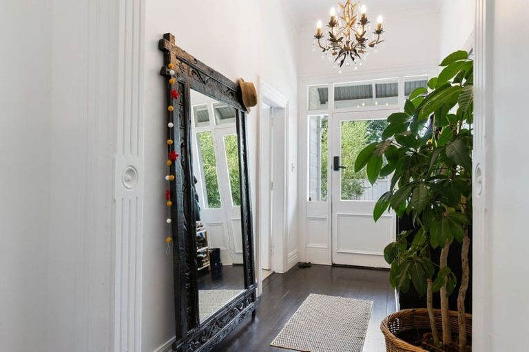 Photo of property in 250 Main Street, Greytown, 5712