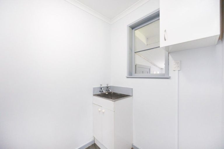 Photo of property in 2 Pukatea Place, Milson, Palmerston North, 4414