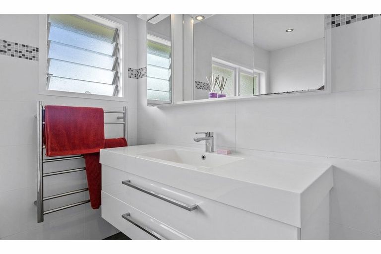 Photo of property in 81 Lynden Avenue, Hillcrest, Auckland, 0627