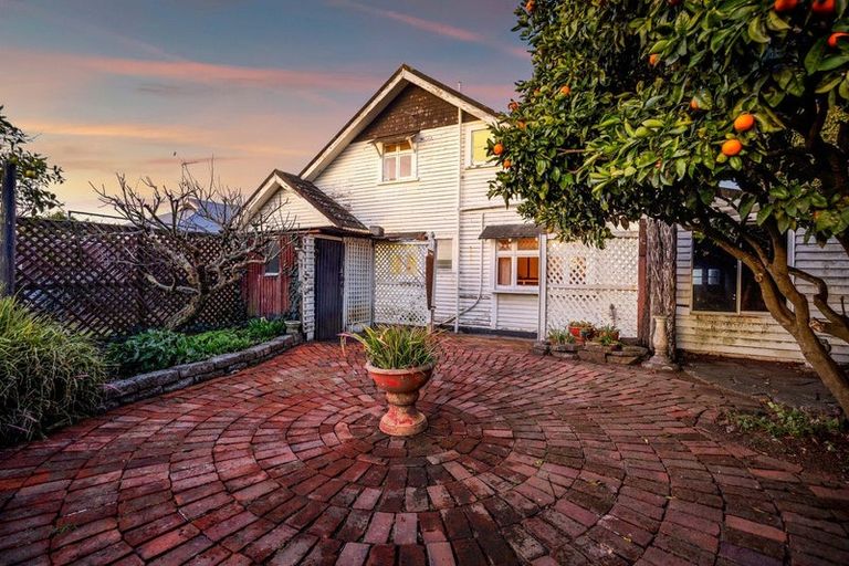 Photo of property in 4 Kitchener Terrace, Moturoa, New Plymouth, 4310