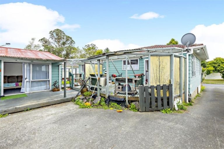 Photo of property in 3 Pushon Place, Clendon Park, Auckland, 2103