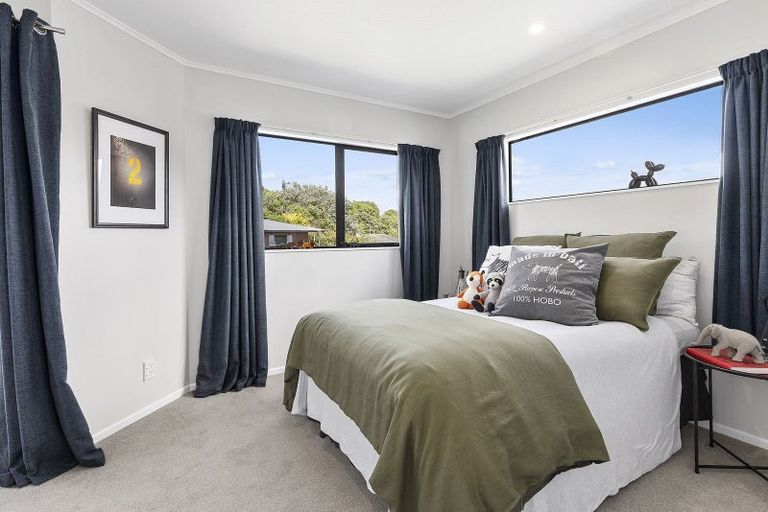 Photo of property in 94 Woodman Drive, Tawa, Wellington, 5028