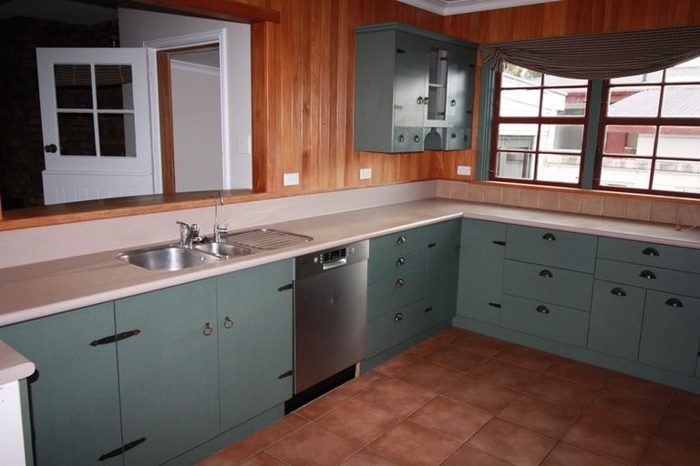 Photo of property in 24 Surrey Crescent, Hokowhitu, Palmerston North, 4410