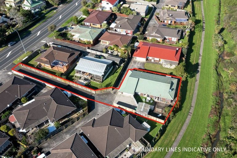 Photo of property in 1/75 Aviemore Drive, Highland Park, Auckland, 2010