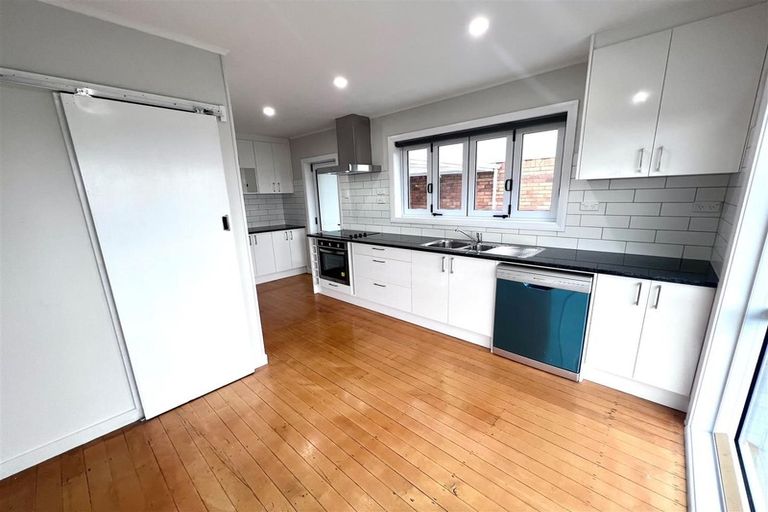 Photo of property in 1/117 Golf Road, New Lynn, Auckland, 0600