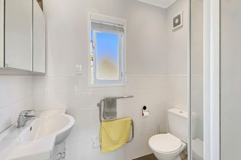 Photo of property in 74 Ferry Parade, Herald Island, Auckland, 0618